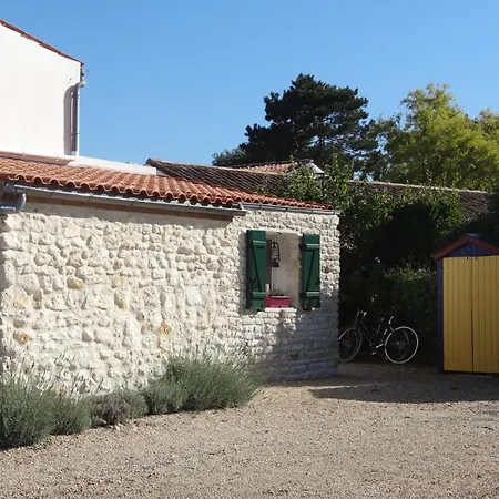 Sejour En Famille A Avail Holiday home
